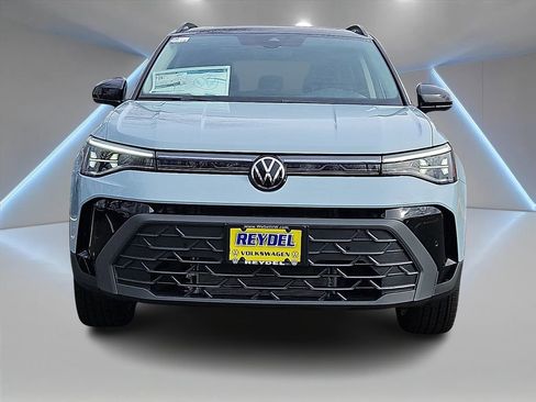 New 2026 Volkswagen Taos SE AWD/4WD image 2