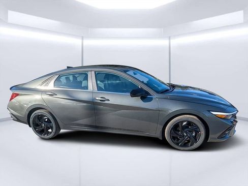 New 2026 Hyundai Elantra SEL Sport Premium FWD image 2