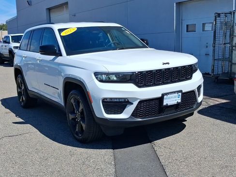Certified 2023 Jeep Grand Cherokee Limited w/ Black Appearance Package AWD/4WD image 2