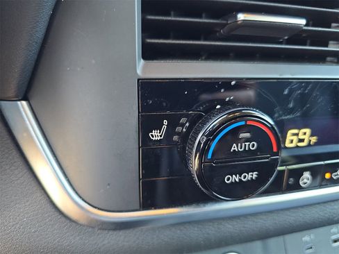 Used 2023 Nissan Rogue SV w/ SV Premium B Package image 20