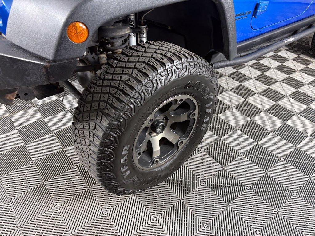 Used 2016 Jeep Wrangler Unlimited Rubicon w/ Connectivity Group AWD/4WD image 9