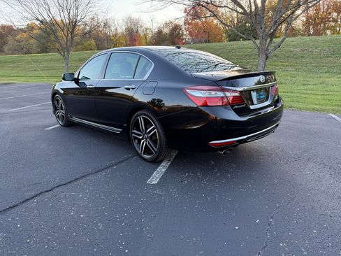 Used 2016 Honda Accord Touring image 15