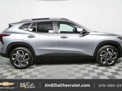 Certified 2026 Chevrolet Trax RS w/ Driver Confidence Package FWD image 2