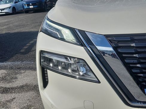 Certified 2023 Nissan Rogue Platinum w/ Platinum Premium Package AWD/4WD image 10