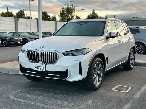 Used 2026 BMW X5 xDrive40i w/ Premium Package AWD/4WD image 2