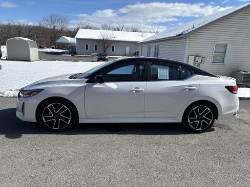 Used 2025 Nissan Sentra SR w/ SR Premium Package image 8