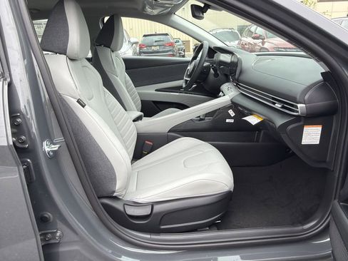 New 2026 Hyundai Elantra Limited FWD image 27