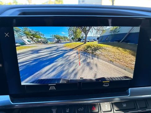 Used 2025 Chevrolet Silverado 2500 LT w/ Convenience Package image 25