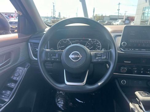 Used 2023 Nissan Rogue S image 14