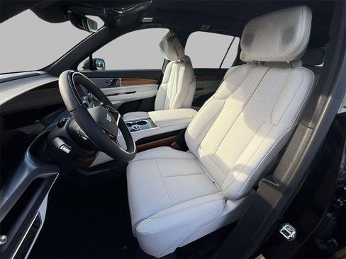 New 2026 Cadillac Vistiq Luxury image 2