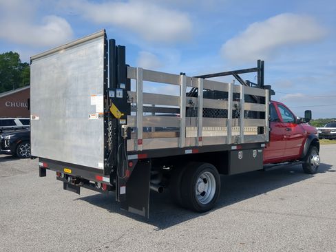 Used 2022 RAM 5500 Tradesman w/ Chrome Appearance Group RWD image 3