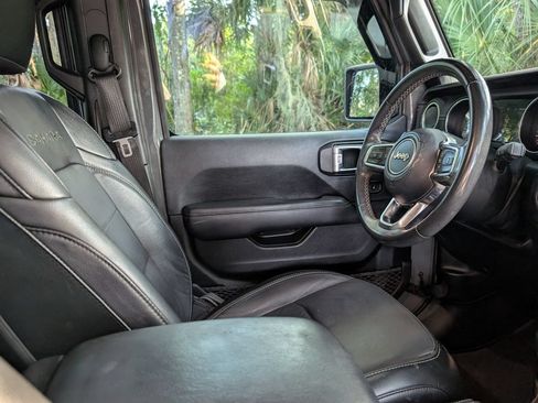 Used 2020 Jeep Wrangler Unlimited Sahara AWD/4WD image 13