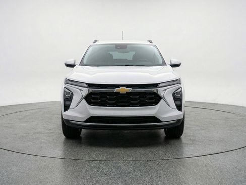 Used 2025 Chevrolet Trax LT w/ LT Convenience Package FWD image 2