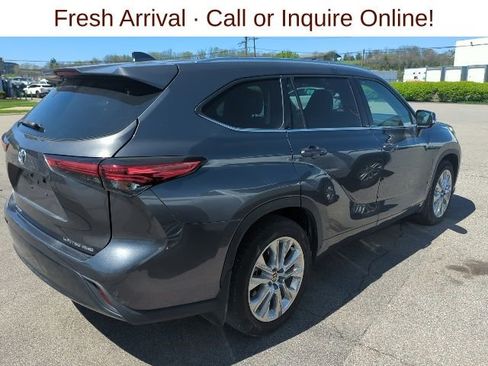 Used 2021 Toyota Highlander Limited image 4