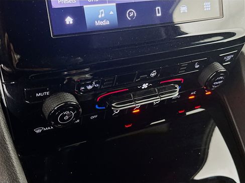 Used 2024 Jeep Grand Cherokee Altitude image 22