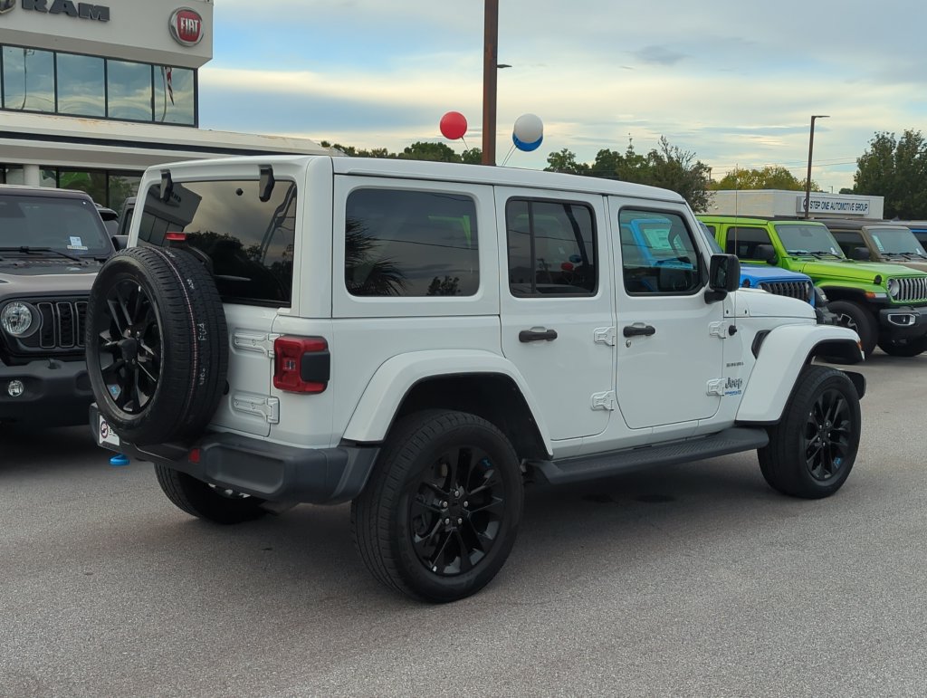 Used 2022 Jeep Wrangler Unlimited Sahara AWD/4WD image 6