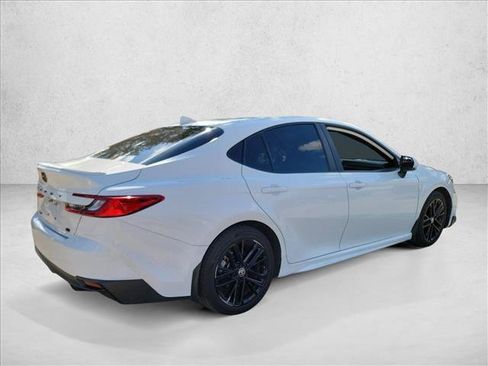 Used 2025 Toyota Camry SE w/ Convenience Package FWD image 5