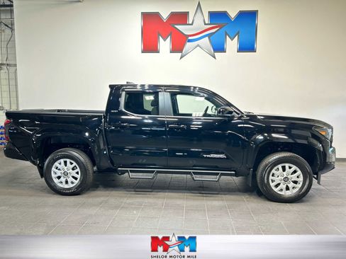 Used 2024 Toyota Tacoma SR5 AWD/4WD image 1