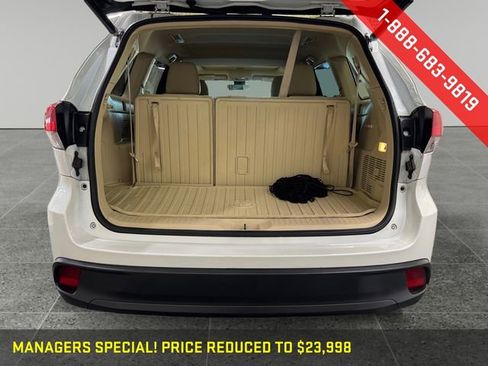 Used 2019 Toyota Highlander SE image 14