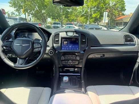 Used 2018 Chrysler 300 S w/ 300S Premium Group RWD image 16