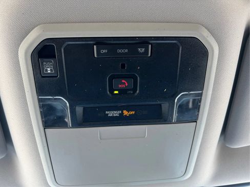 Used 2022 Toyota Tundra Limited w/ Power Package AWD/4WD image 40
