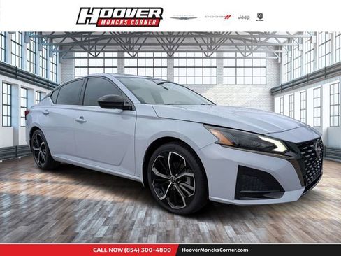 Used 2023 Nissan Altima 2.5 SR FWD image 1
