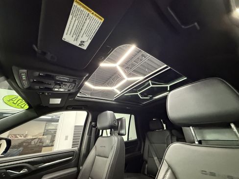 Used 2024 GMC Yukon Denali w/ Advanced Technology Package AWD/4WD image 5