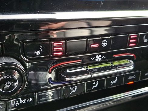 Used 2022 Jeep Grand Cherokee Limited image 24