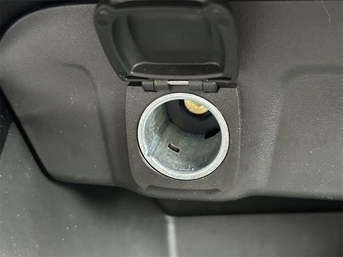 Used 2025 Chevrolet Trax LT image 27