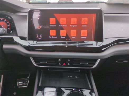 New 2026 Volkswagen Atlas Peak Edition image 32