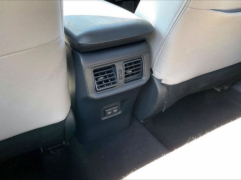 Used 2025 Toyota RAV4 XLE AWD/4WD image 32