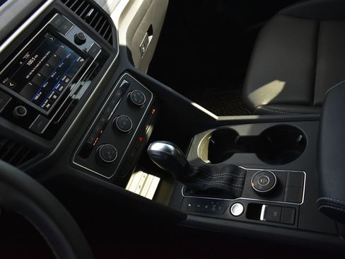 Used 2023 Volkswagen Atlas Cross Sport SE image 20