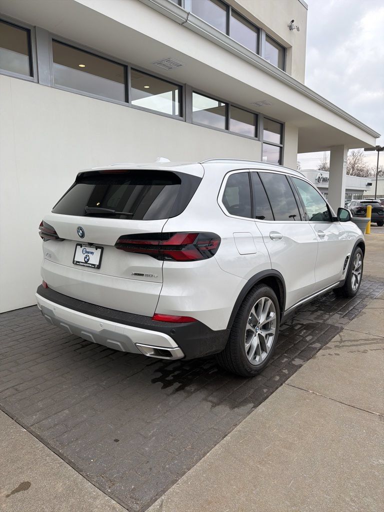 New 2026 BMW X5 xDrive50e w/ Premium Package AWD/4WD image 5