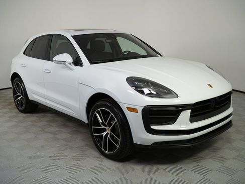 Certified 2026 Porsche Macan AWD/4WD image 27