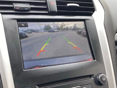 Used 2016 Ford Fusion SE image 18