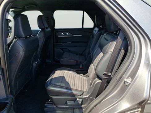 Used 2025 Ford Explorer ST-Line AWD/4WD image 8
