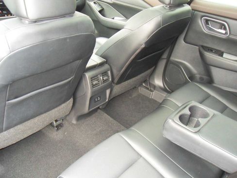 Used 2021 Nissan Rogue SV w/ Premium Package image 23