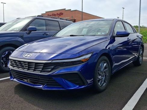 Used 2024 Hyundai Elantra SEL FWD image 3
