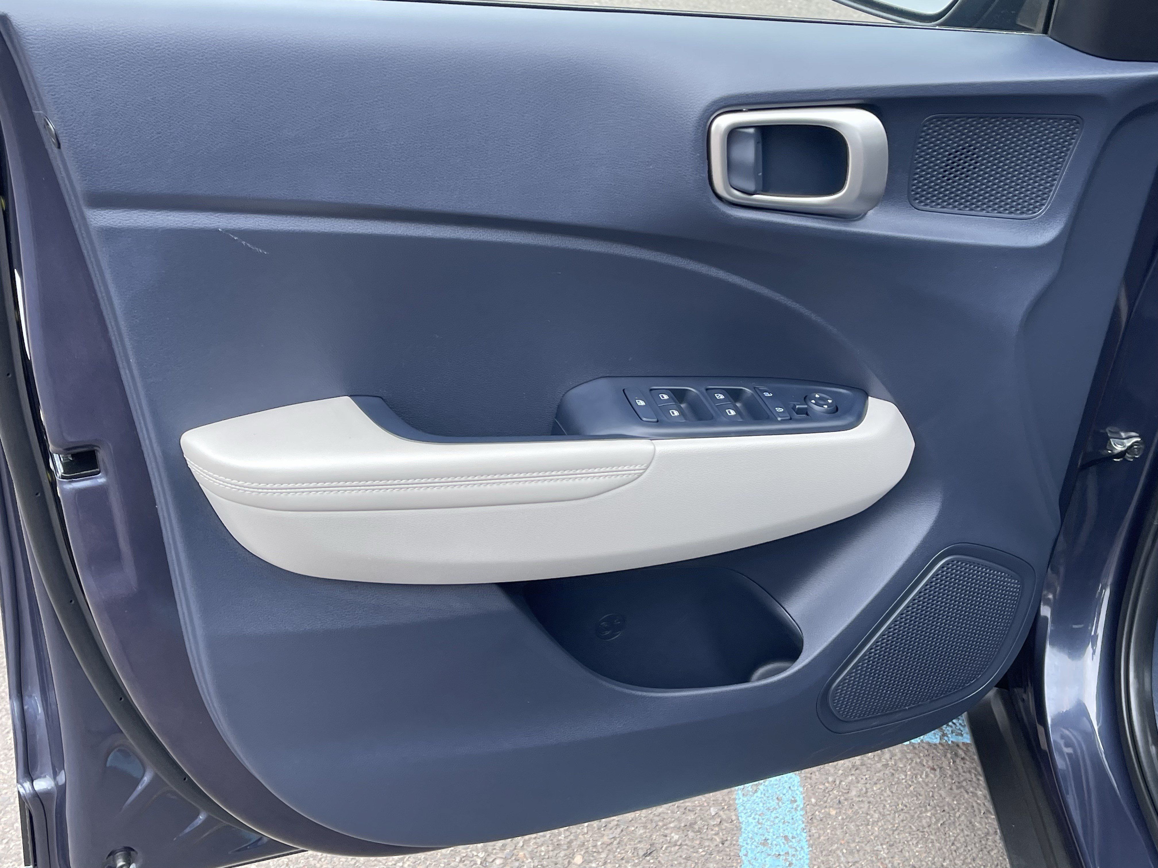 Certified 2025 Hyundai Venue Limited FWD image 16