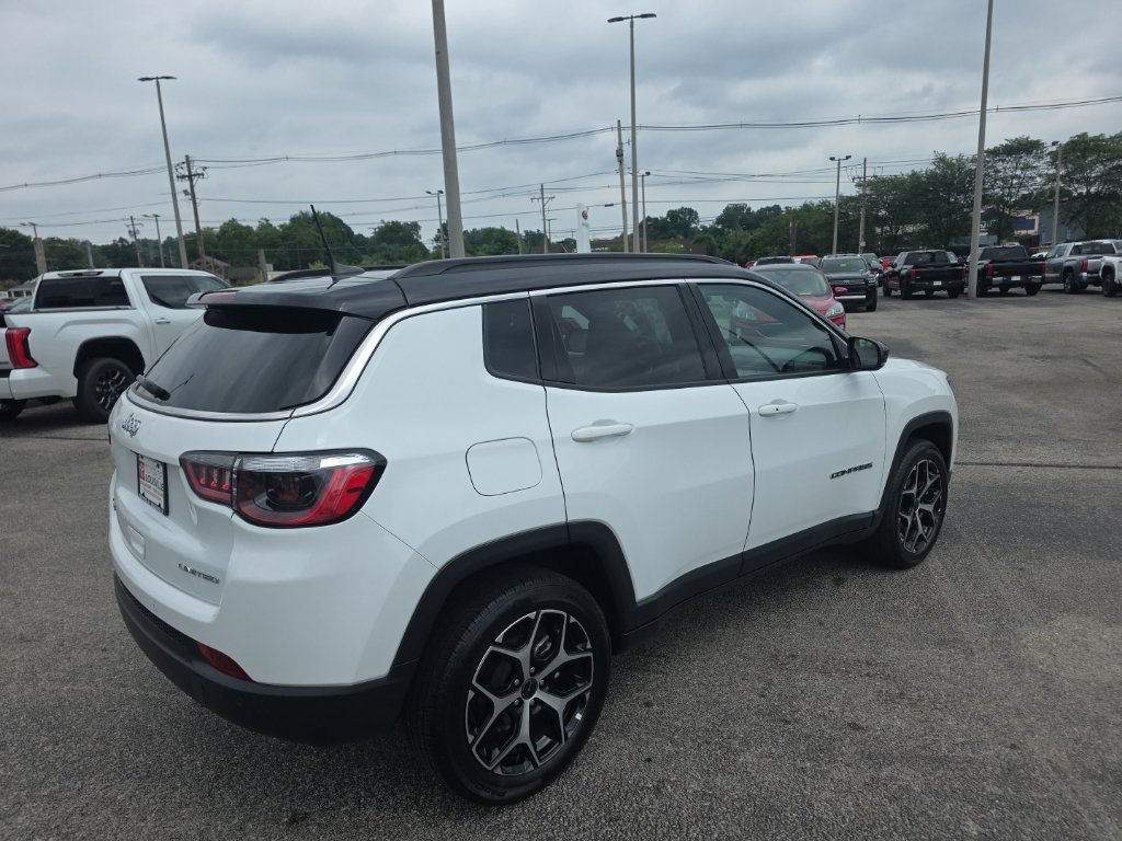 Used 2025 Jeep Compass Limited AWD/4WD image 4