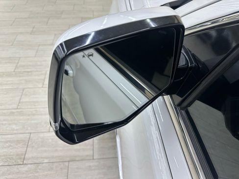 Used 2018 Cadillac Escalade Premium Luxury image 19