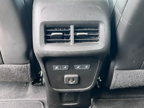 Used 2022 Chevrolet Equinox Premier AWD/4WD image 36