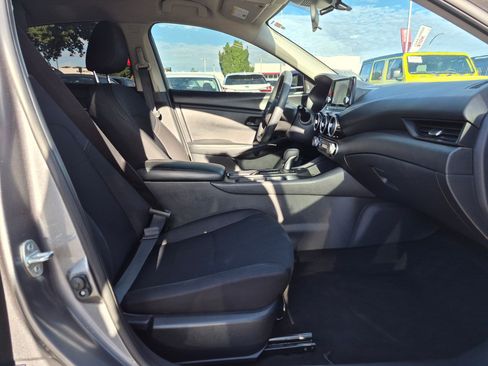 Used 2024 Nissan Sentra S FWD image 29
