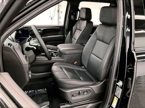 Used 2025 Chevrolet Suburban RST w/ Comfort Package AWD/4WD image 24
