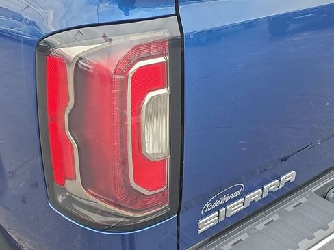 Used 2017 GMC Sierra 1500 SLT w/ SLT Premium Package image 33