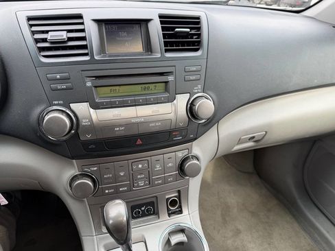 Used 2010 Toyota Highlander SE image 23