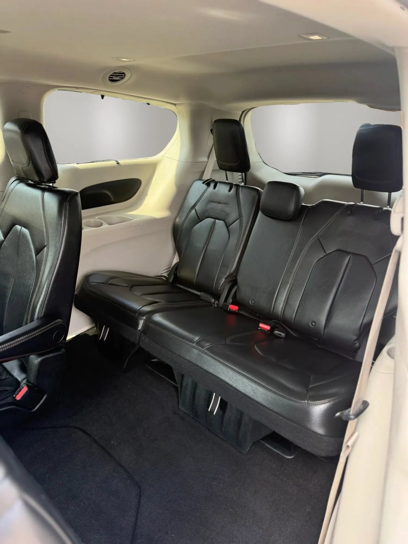 Used 2017 Chrysler Pacifica Touring-L FWD image 20