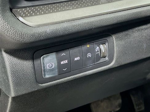 Used 2025 Chevrolet Traverse LT image 10