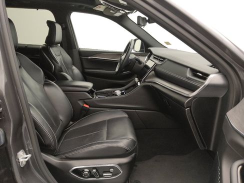 Used 2022 Jeep Grand Cherokee Overland w/ Advanced Protech Group III image 21