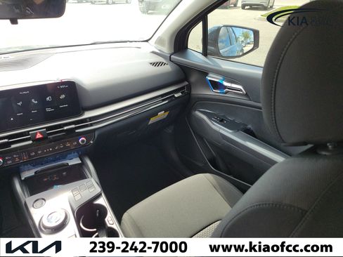 New 2026 Kia Sportage LX FWD image 17
